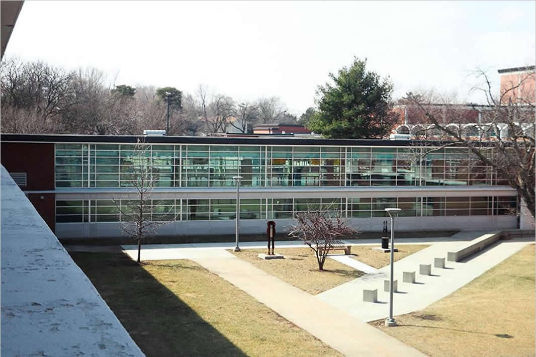 Shawnee Mission West High School building